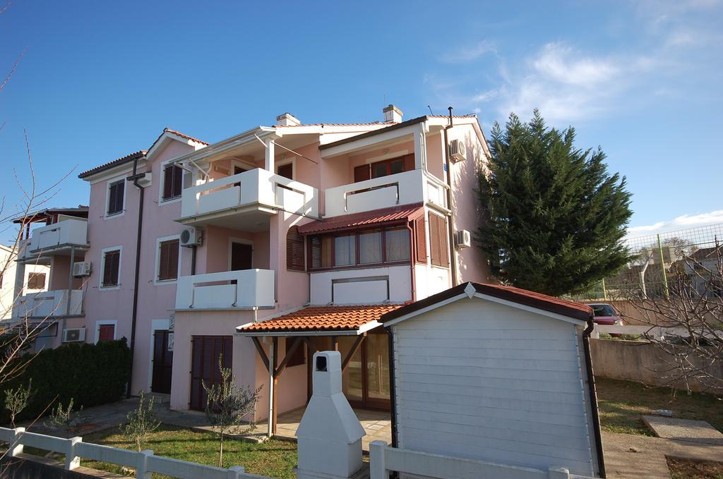 Apartment Zlatica By El-Pi Tours Malinska Exterior photo